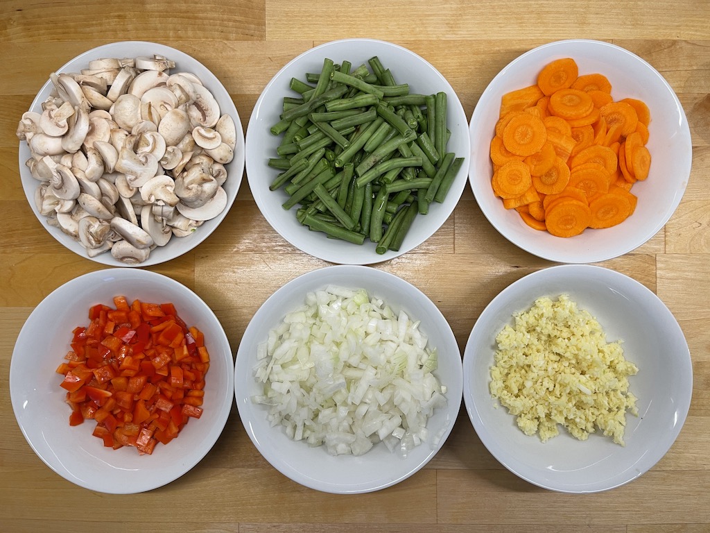 grønnsaker som brukes i sausen til currygryten