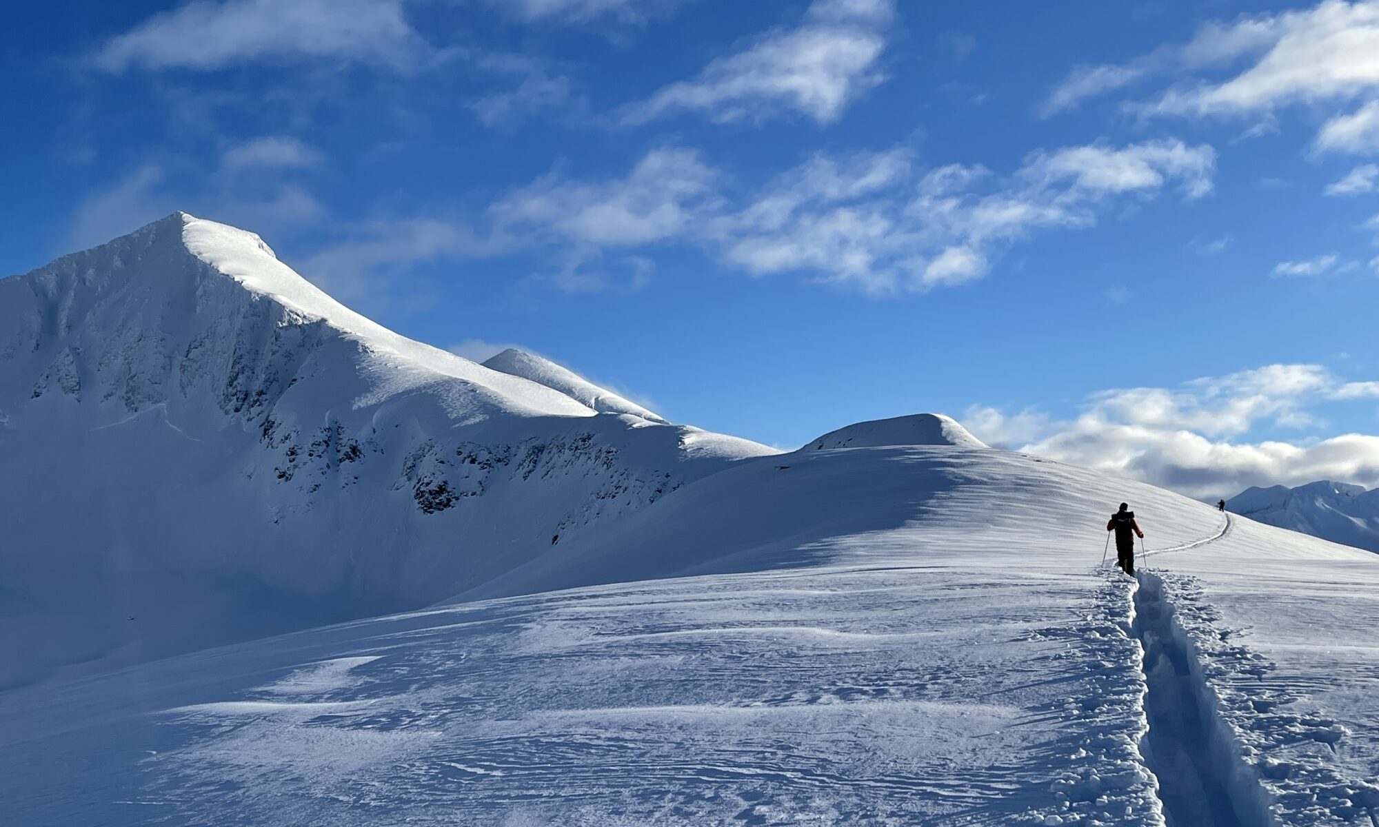 Kirketaket - på ski over ryggen til Steinbergen retning Kirketaket