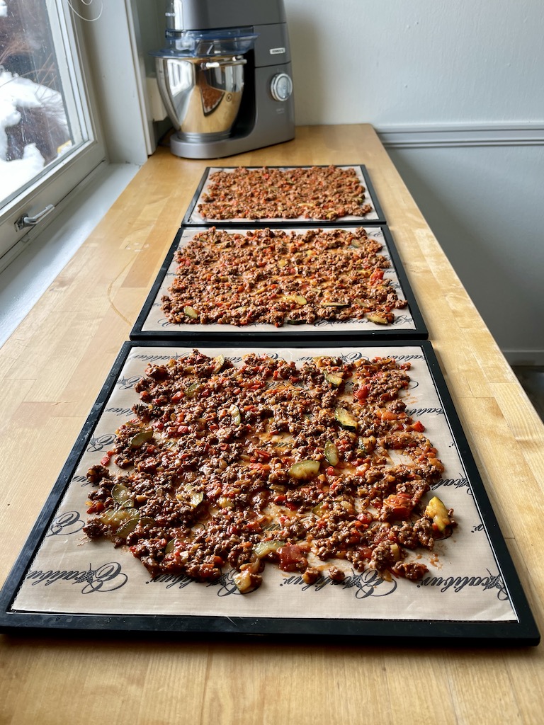 Pasta Bolognese saus som er klar til å tørke i tørkemaskinen