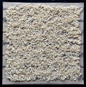 Ris som skal tørke i en mattørker eller dehydrator