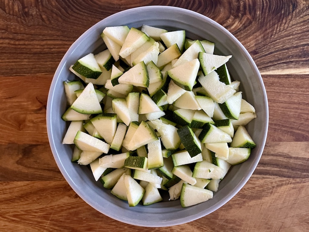 Squash som er en ingrediens til pasta med ostesaus og laks.