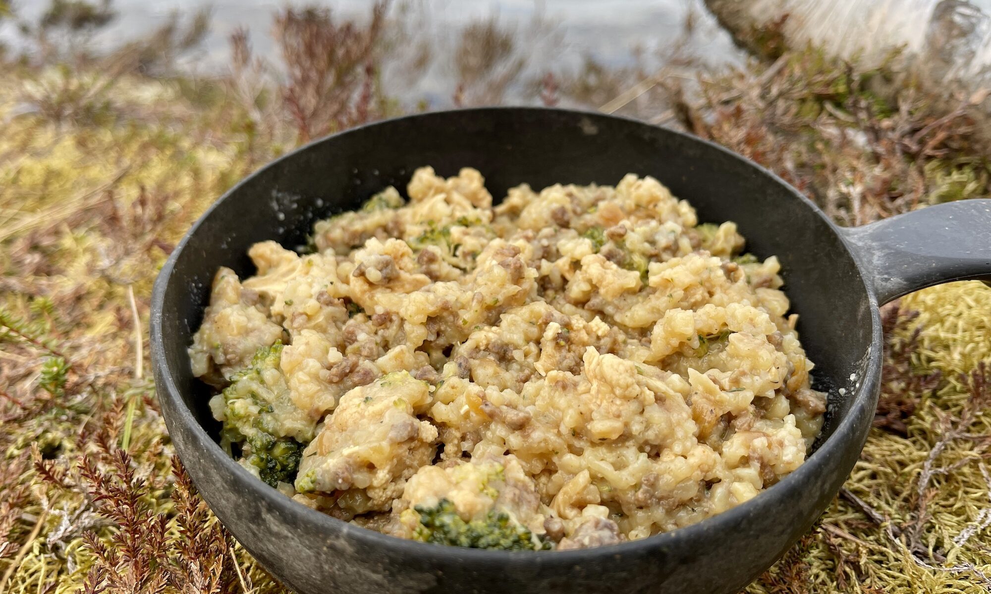 Mashed potatoes with broccoli, cauliflower and ground beef